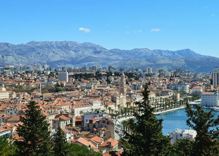 Arcus - Peaceful Terrace In Center