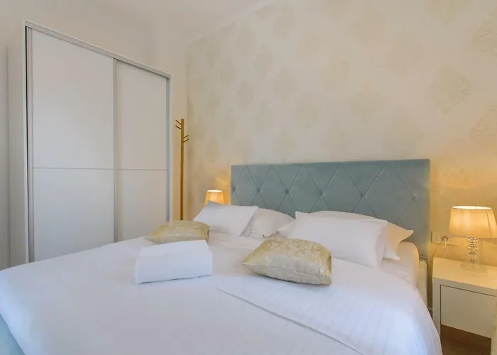 Arcus - Peaceful Terrace In Center *