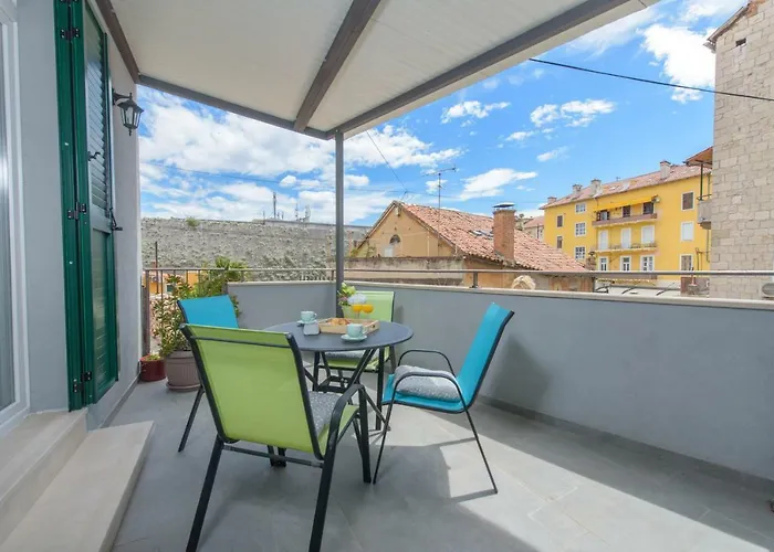 Arcus - Peaceful Terrace In Center