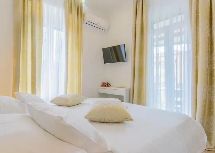 Arcus - Peaceful Terrace In Center *