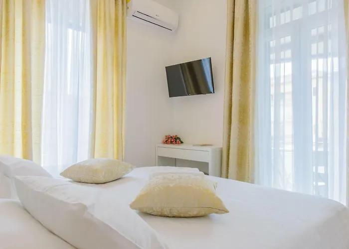 Arcus - Peaceful Terrace In Center Lägenhet Split