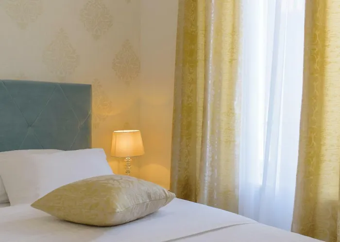 Arcus - Peaceful Terrace In Center * Split