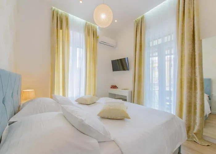 Arcus - Peaceful Terrace In Center *