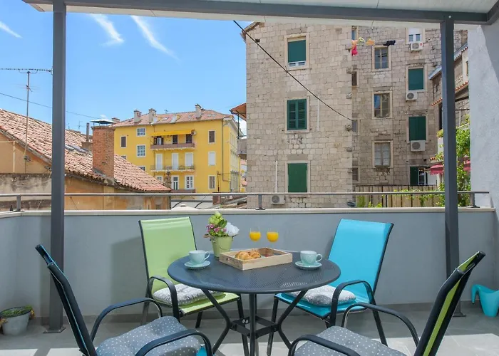 Arcus - Peaceful Terrace In Center